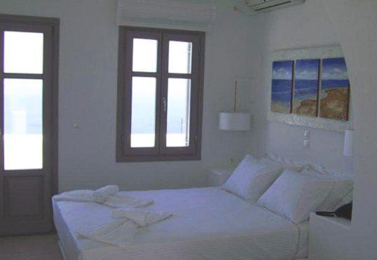 Mar 3* Folégandros