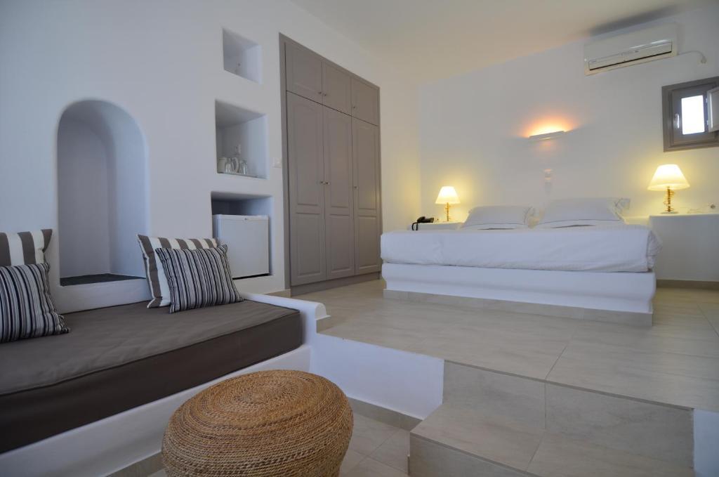 Mar Folegandros Town